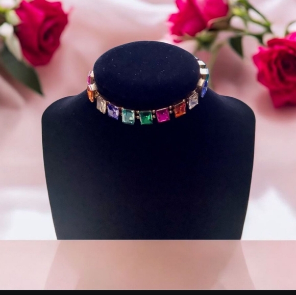 Bracelet with colored stones Stretchy gold tone background size large. - Picture 2 of 16